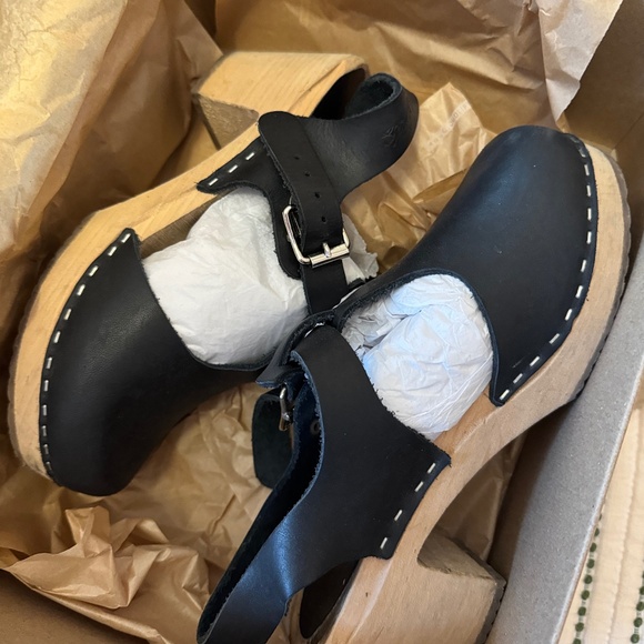 Black Leather Size 7 Swedish Clogs T-Bar - Picture 1 of 5
